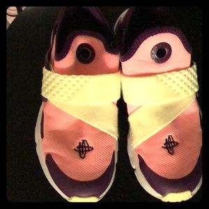 Kids Nike’s slip on good condition